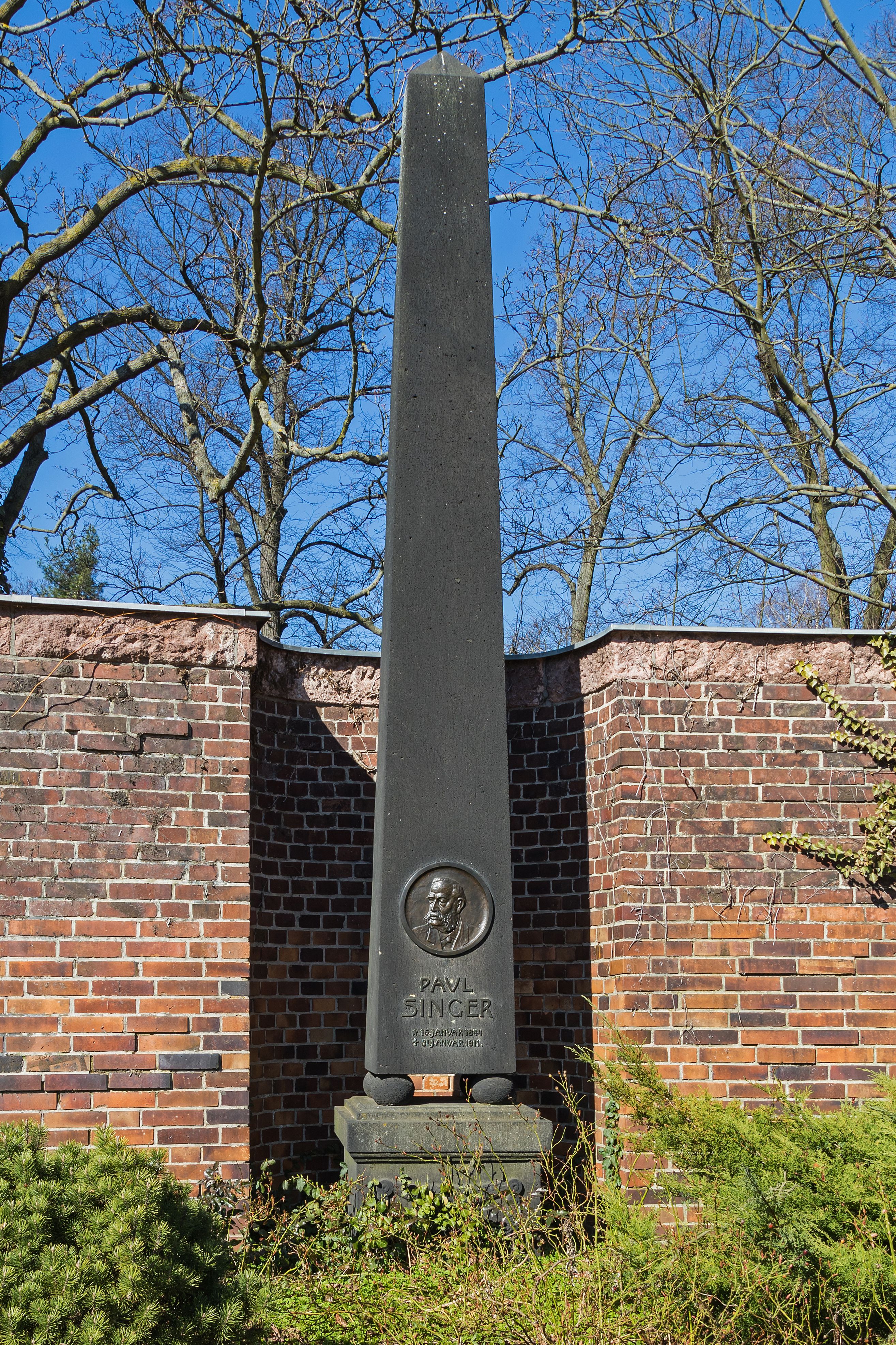 Grabmal von Paul Singer in der Gedenkstätte der Sozialisten auf dem Zentralfriedhof Friedrichsfelde